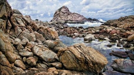 Serenity Amongst Rocky Shores wallpaper