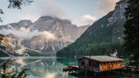 Lake Braies wallpaper
