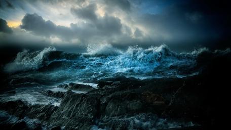 Raging Waves under a Stormy Sky wallpaper