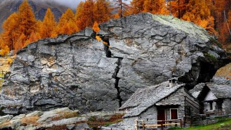 Autumn Serenity in a Rustic Landscape wallpaper
