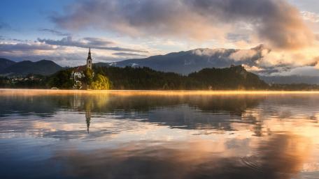 Church of Mary the Queen at Bled Island (Slovenia) wallpaper