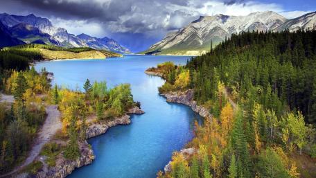 Serene Wilderness of Canada wallpaper