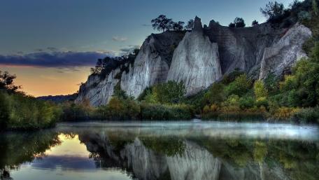 Serene Cliffs at Dawn: A Tranquil Reflection Scene wallpaper
