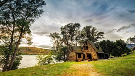 Serene Lakeside Cottage Retreat wallpaper