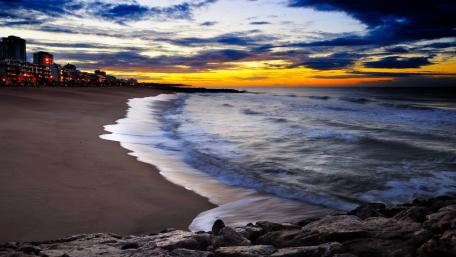 Serene Sunset by the Beach Scene wallpaper