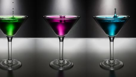 Vibrant Martini Splash in 4K Quality wallpaper