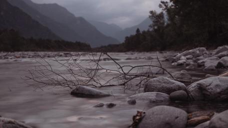 Serene River Landscape at Dusk wallpaper