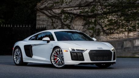 Sleek and Stylish Audi R8 Wallpaper wallpaper