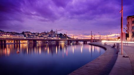 Dreamy Cityscape Under Purple Skies wallpaper
