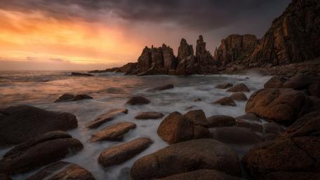 Majestic Shoreline at Dawn wallpaper