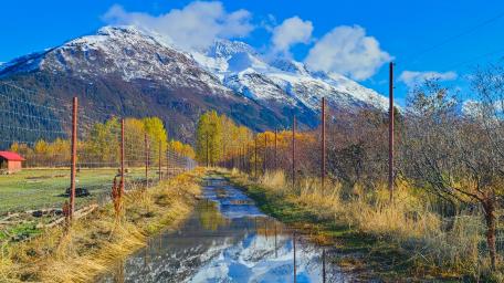 River to Mountain wallpaper