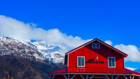 Barn in Alaska wallpaper