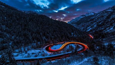 Road in the mountain forest wallpaper