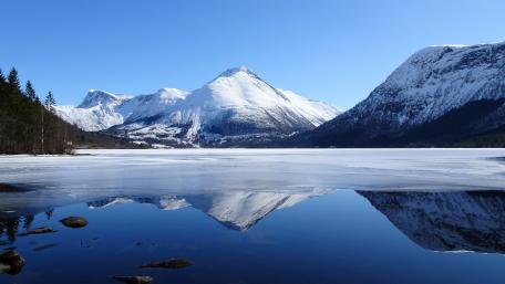 Serene Mountain Reflection in a Blue Lake Scene wallpaper