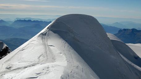 Majestic Snow-Capped Mountain Peak wallpaper