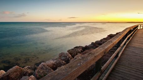 Tranquil Sunset Over the Pier wallpaper