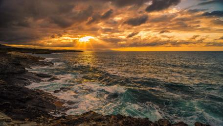 Beautiful Sunset Over the Serene Sea wallpaper