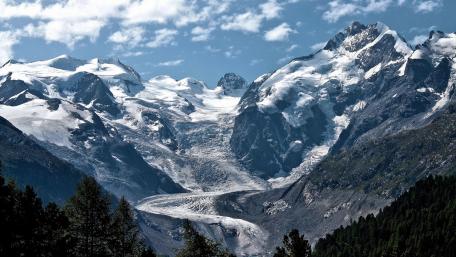 Majestic Glaciers under Blue Skies wallpaper
