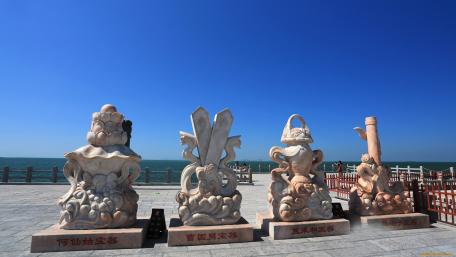 Elegant Sculptures by the Seaside Viewpoint wallpaper