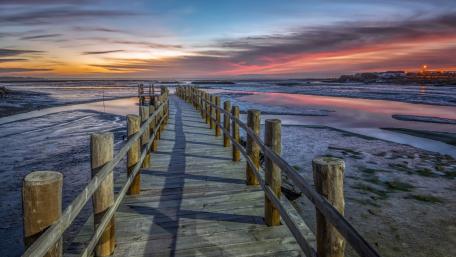 Serene Moments at the Pier wallpaper