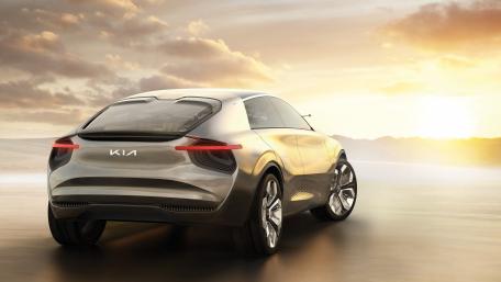 Sleek Kia Sorento Under Golden Sunset wallpaper