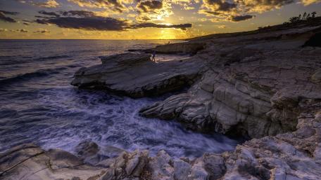 Serene Sunset Over Coastal Waves wallpaper