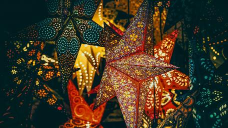 Festive Starlit Christmas Market Night wallpaper