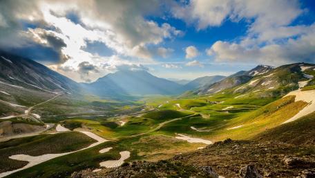 Gran Sasso e Monti della Laga National Park wallpaper