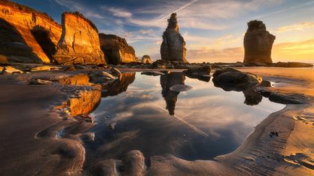 Serene Rock Reflections at Sunset wallpaper