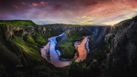 Breathtaking Riverbend at Sunrise wallpaper
