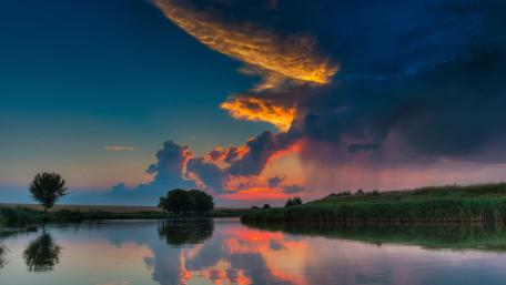 Tranquil River at Dusk Beauty wallpaper