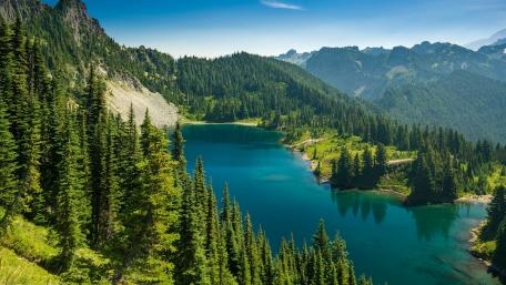 Serene Mountain Lake Retreat wallpaper