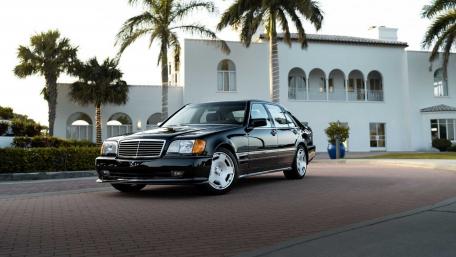 Elegant Black Mercedes-Benz in a Luxurious Setting wallpaper