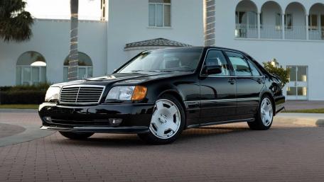 Sleek and Elegant Mercedes-Benz Luxury Car Wallpaper wallpaper