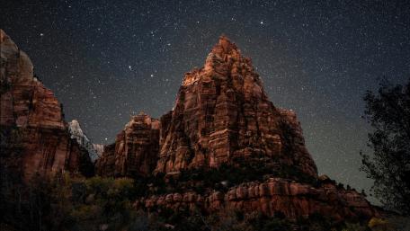 Starry sky above the Zion National Park wallpaper