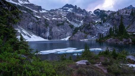 Majestic Alpine Serenity wallpaper