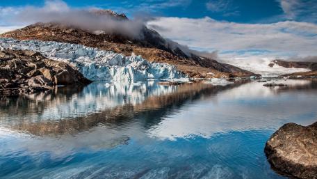Glacial Serenity in Blue Waters wallpaper