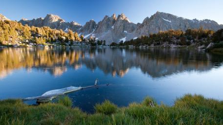 Serene Mountain Lake Reflection Artistry wallpaper
