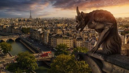 Gargoyle of the  Notre Dame de Paris wallpaper