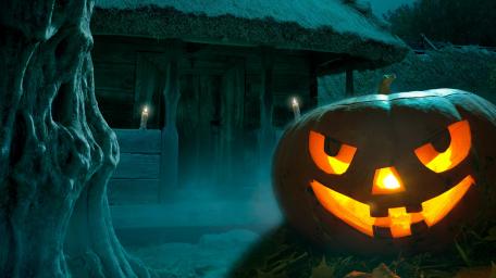 Eerie Halloween Night with Glowing Pumpkin wallpaper