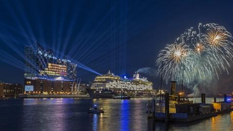 Festive Night in Hamburg's Skyline wallpaper
