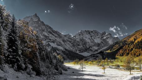 Snow-Capped Majestic Mountains wallpaper