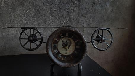 Vintage Clock Design with Propeller Wheels wallpaper
