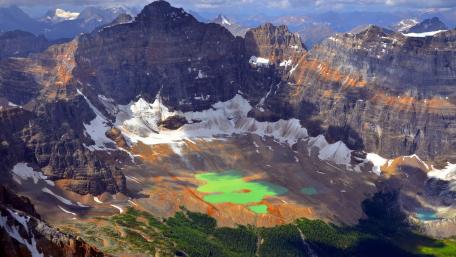 Majestic Mountain Lake View wallpaper