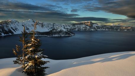 Wizard Island in winter wallpaper