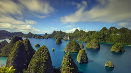 Wayag National Park wallpaper