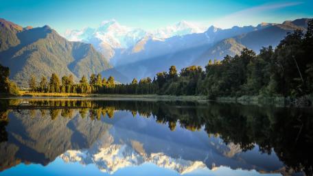 Lake Matheson reflecting the mountains wallpaper