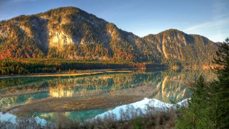 Serene Mountain Reflection Over Tranquil Lake wallpaper