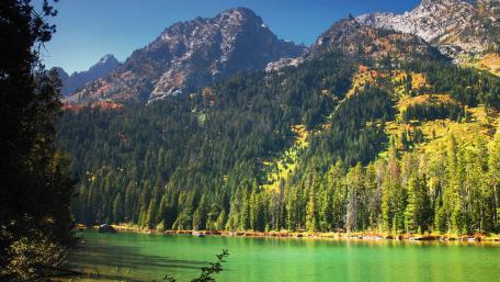 Majestic Mountains and Tranquil Lake View wallpaper