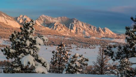 Majestic Winter Mountain Landscape wallpaper